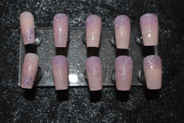 Press-on pastel rose à fleurs  taille 6