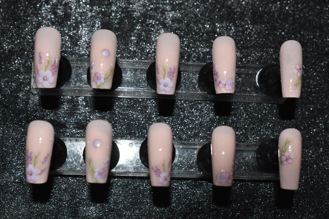 Press-on pastel rose à fleurs taille 9