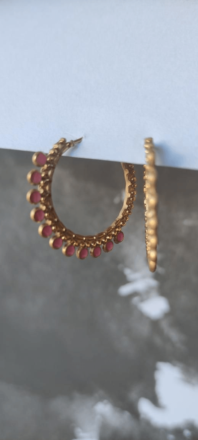 Boucles d'oreilles créoles ouvertes dorées et roses 