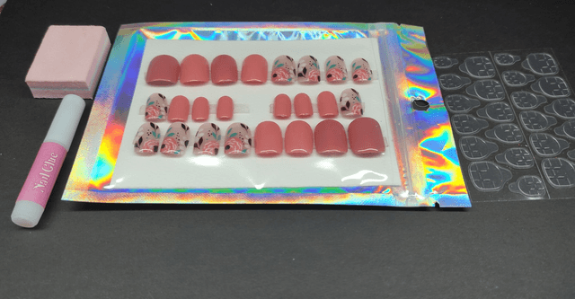 Kit Press-on nails rose-saumon avec fleurs 
